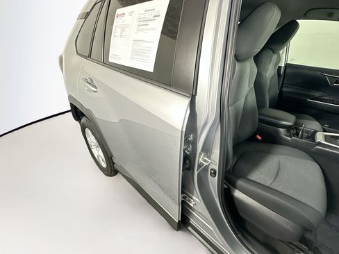 Used 2020 Toyota RAV4 XLE FWD image 28