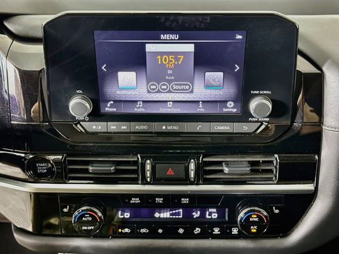Used 2025 Nissan Pathfinder SV FWD image 23