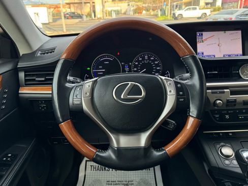 Used 2013 Lexus ES 300h w/ Luxury Pkg image 21