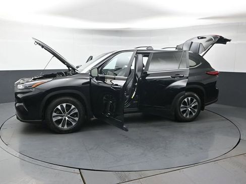 Used 2023 Toyota Highlander XLE AWD/4WD image 45