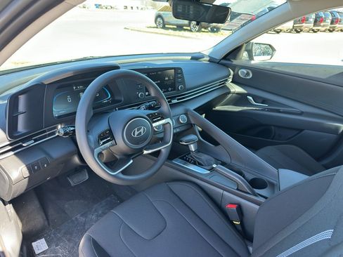 New 2026 Hyundai Elantra SE image 12
