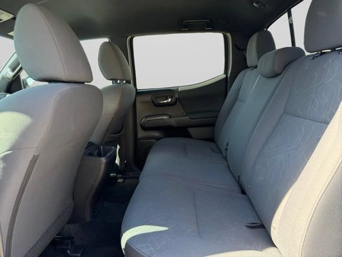 Used 2019 Toyota Tacoma TRD Off-Road AWD/4WD image 29