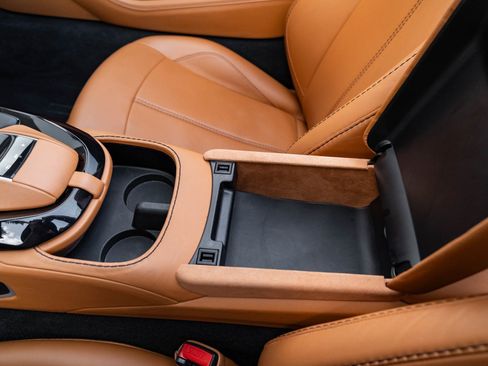 Used 2021 Aston Martin V8 Vantage Roadster image 42