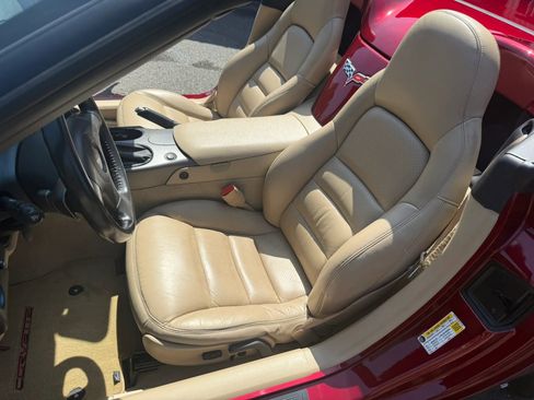 Used 2006 Chevrolet Corvette Convertible w/ Preferred Equipment Group RWD image 17