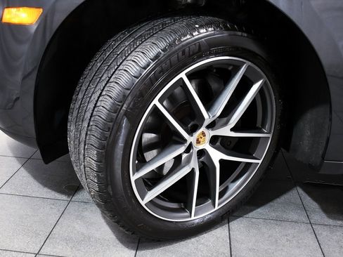 Used 2024 Porsche Macan image 7