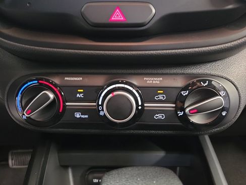 Used 2025 Kia Soul LX FWD image 17