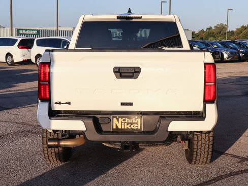 Used 2024 Toyota Tacoma TRD Off-Road image 5