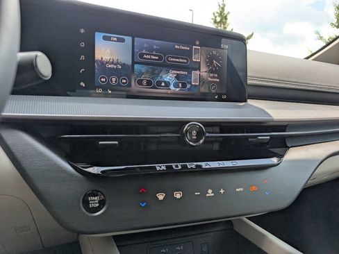 Used 2025 Nissan Murano SV FWD image 14
