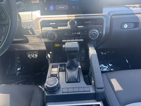 Used 2025 Toyota Tacoma TRD Sport w/ TRD Sport Upgrade Package AWD/4WD image 11