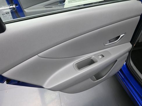 Certified 2024 Hyundai Elantra Blue image 23