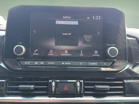 Used 2023 Nissan Pathfinder SV w/ SV Premium Package AWD/4WD image 31