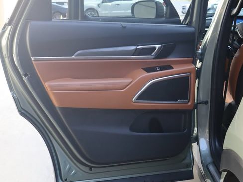 Used 2025 Kia Telluride SX X-Line AWD/4WD image 34