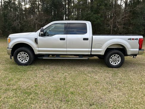 Used 2017 Ford F250 XLT w/ XLT Value Package image 14