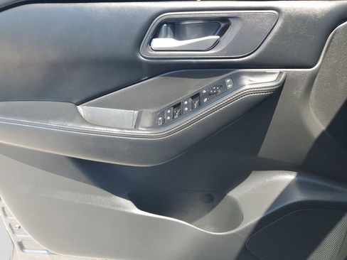 Used 2024 Nissan Rogue SV AWD/4WD image 19