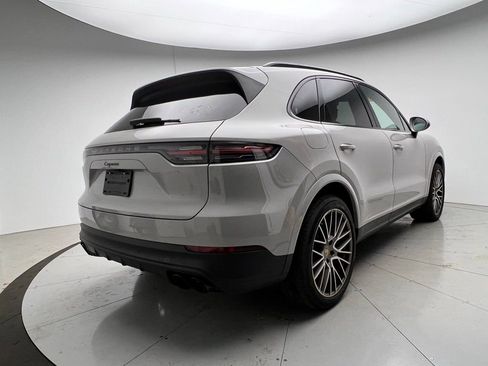 Used 2023 Porsche Cayenne Platinum Edition image 22