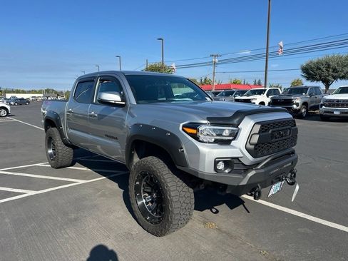Used 2023 Toyota Tacoma TRD Off-Road w/ Technology Package AWD/4WD image 4