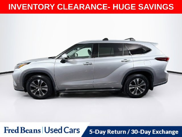 Used 2022 Toyota Highlander XLE AWD/4WD image 5