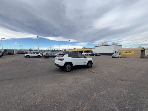 Used 2025 Jeep Compass Trailhawk image 9