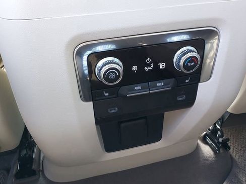 Used 2022 GMC Yukon XL Denali w/ Denali Premium Package image 30