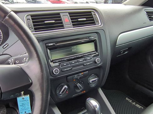 Used 2013 Volkswagen Jetta SE image 18