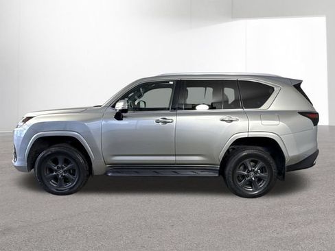 Used 2024 Lexus LX 600 4WD w/ Luxury Package image 31