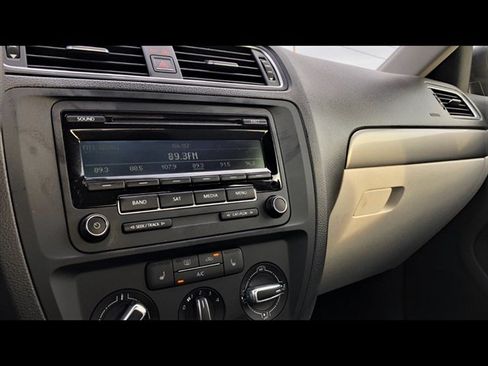 Used 2015 Volkswagen Jetta SE FWD image 11