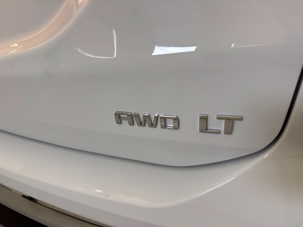Used 2020 Chevrolet Equinox LT w/ Driver Convenience Package AWD/4WD image 11