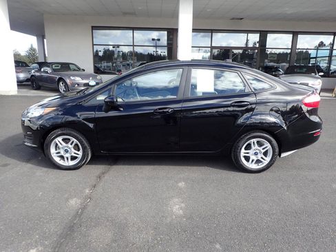 Used 2019 Ford Fiesta SE FWD image 2