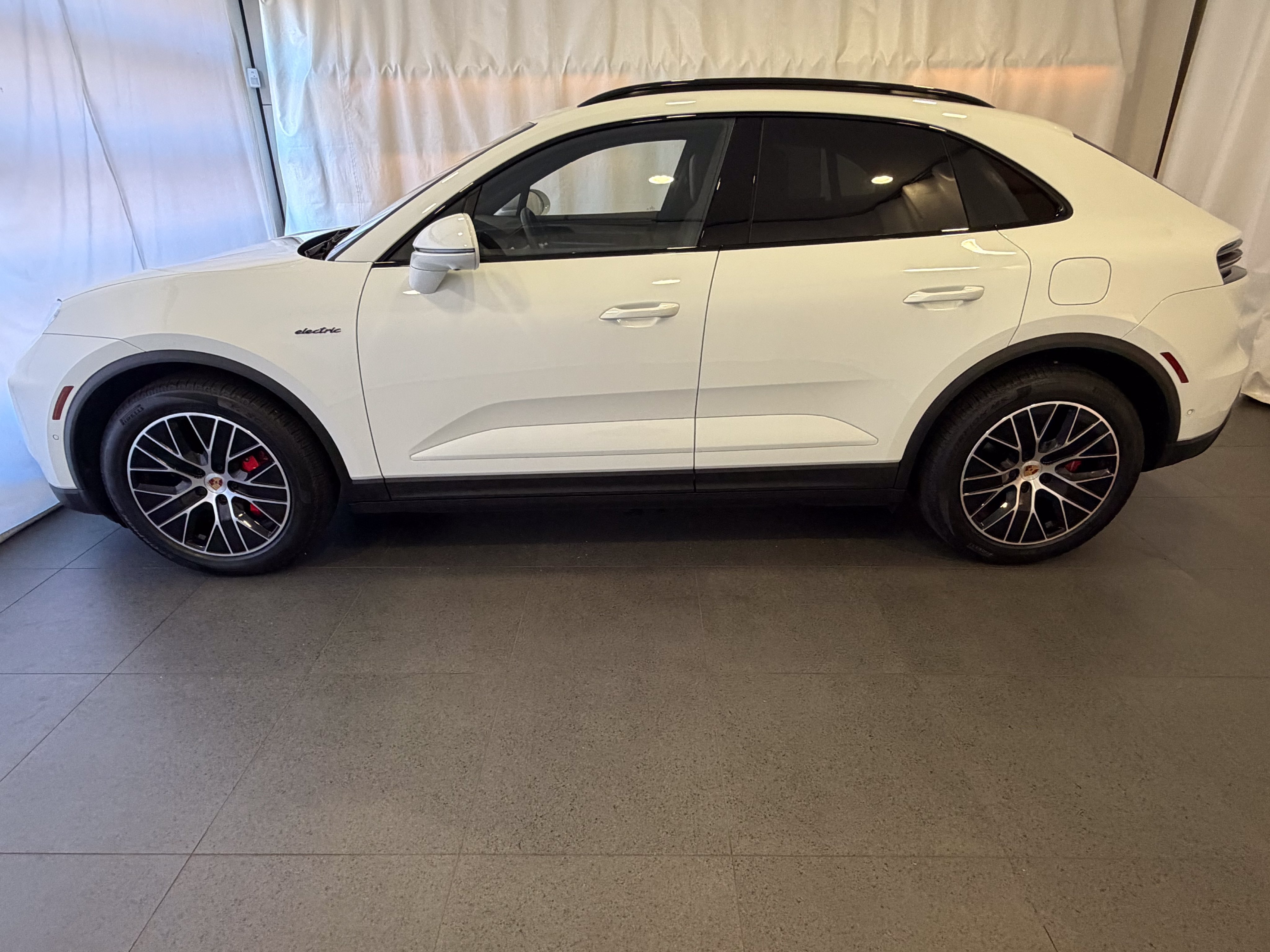 Certified 2026 Porsche Macan 4S Electric AWD/4WD image 2