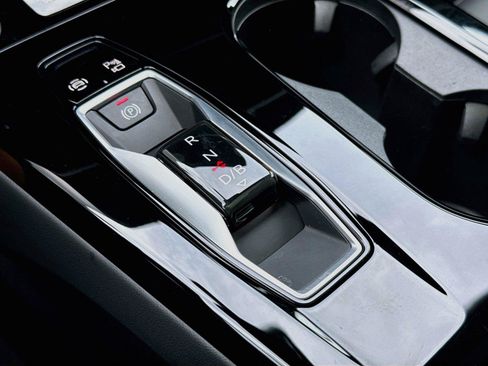 Used 2025 Audi A6 e-tron Premium Plus w/ Premium Plus RWD image 16