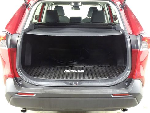 Used 2022 Toyota RAV4 LE image 13