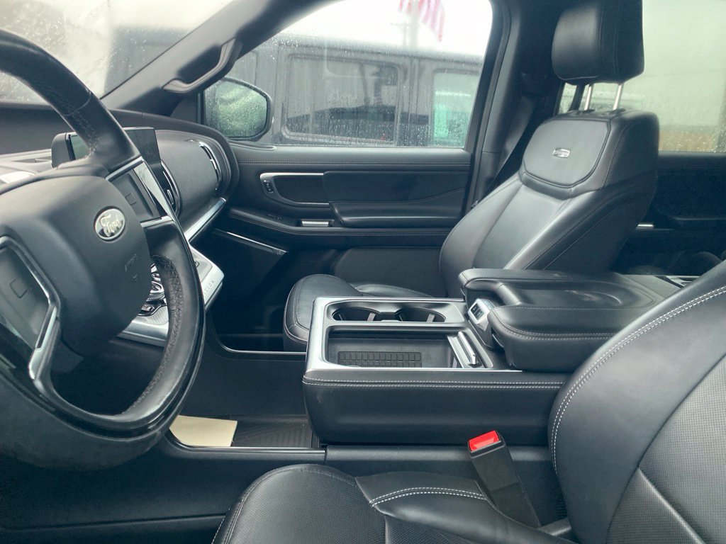 Used 2025 Ford Expedition Max Platinum w/ Stealth Appearance Package AWD/4WD image 11