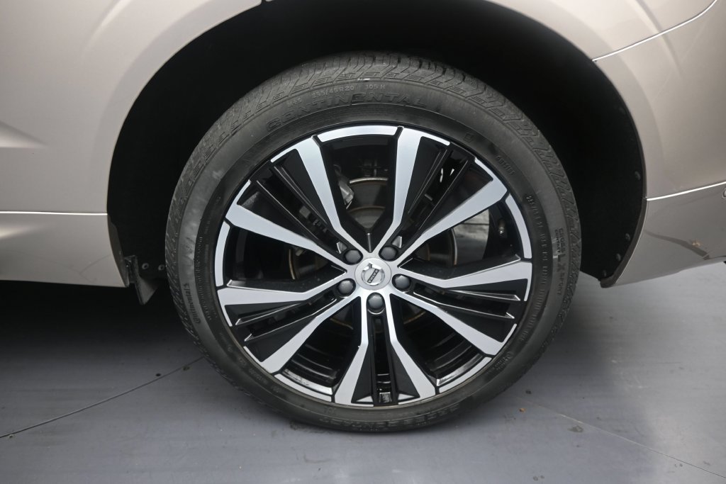 Certified 2024 Volvo XC60 B5 Plus AWD/4WD image 9