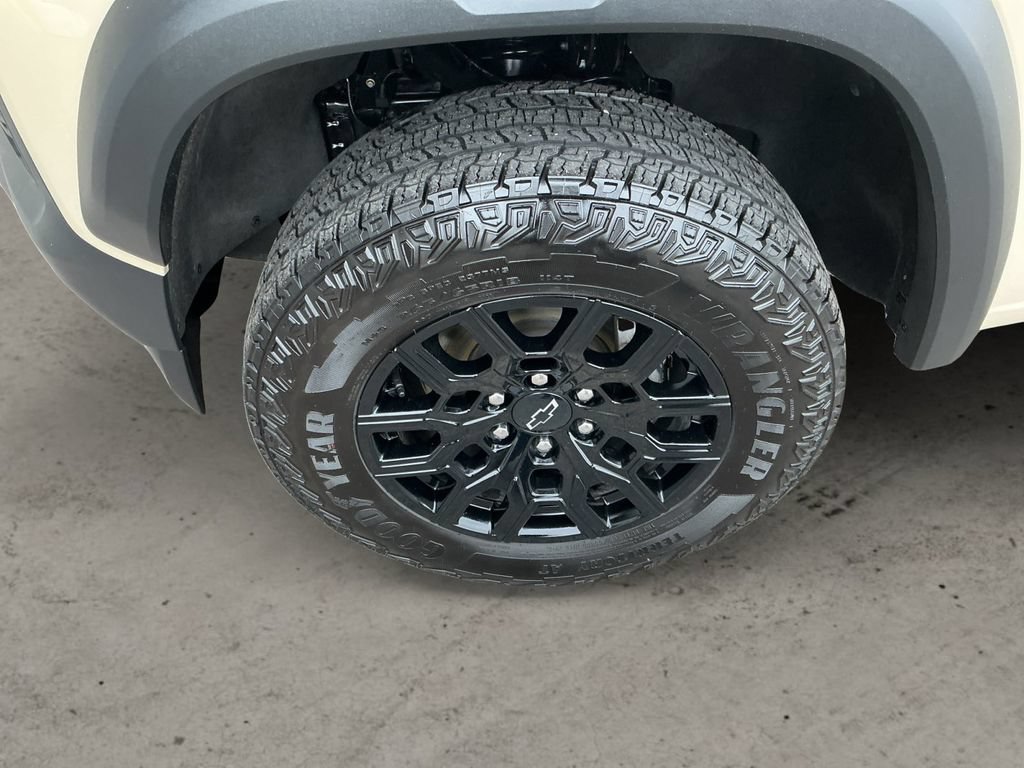 Certified 2023 Chevrolet Colorado Trail Boss w/ Technology Package AWD/4WD image 9
