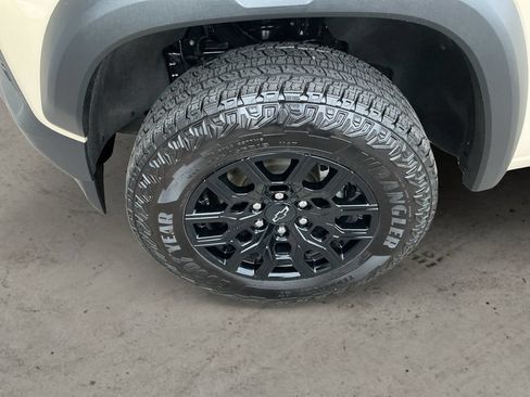 Certified 2023 Chevrolet Colorado Trail Boss w/ Technology Package AWD/4WD image 9