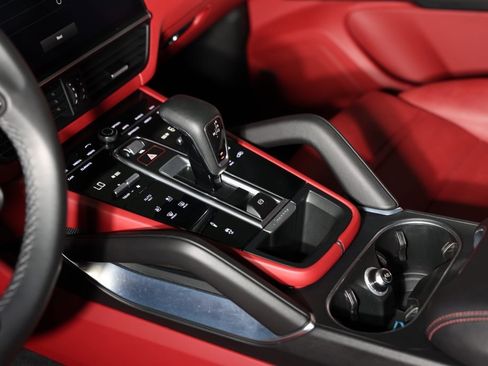 Used 2022 Porsche Cayenne Turbo image 45