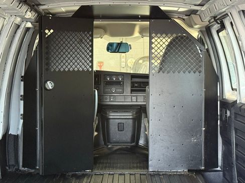 Used 2015 Chevrolet Express 2500 Extended RWD image 34