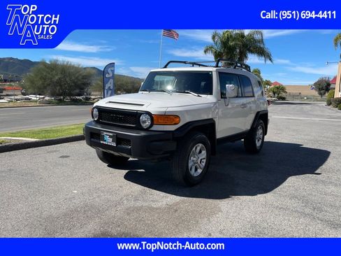 Used 2014 Toyota FJ Cruiser 4WD w/ Upgrade Package image 1