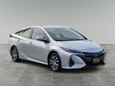 Used 2022 Toyota Prius Prime XLE image 8