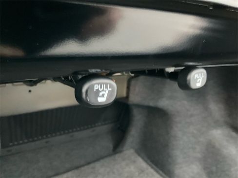 Used 2017 Toyota Camry XLE image 30