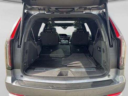 Certified 2021 Cadillac Escalade Premium Luxury AWD/4WD image 4