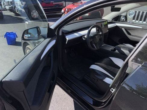 Used 2023 Tesla Model Y Long Range image 9