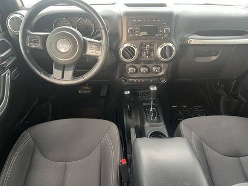 Used 2018 Jeep Wrangler Unlimited Sahara w/ Connectivity Group image 14