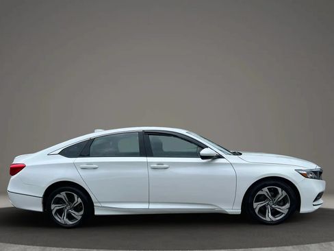 Used 2018 Honda Accord EX image 4
