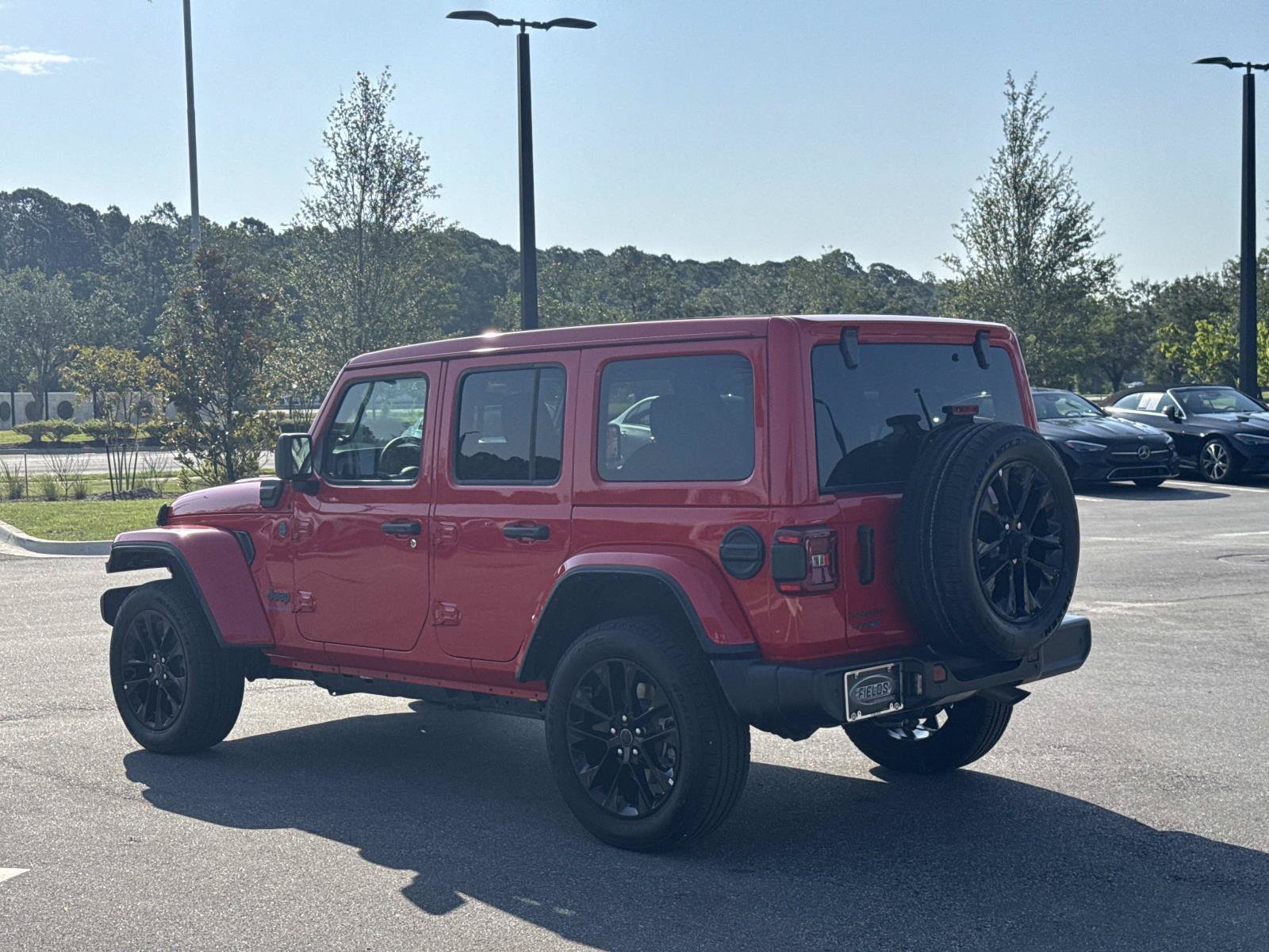 Used 2025 Jeep Wrangler Unlimited Sahara w/ Safety Group AWD/4WD image 6