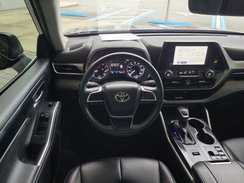Used 2024 Toyota Highlander XLE image 25