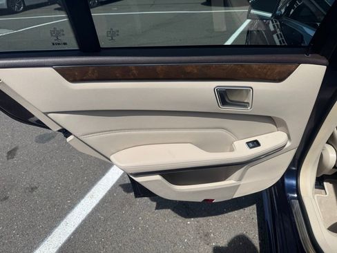 Used 2016 Mercedes-Benz E 350 4MATIC Sedan image 36