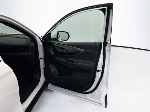 Used 2025 Buick Envista Preferred FWD image 29