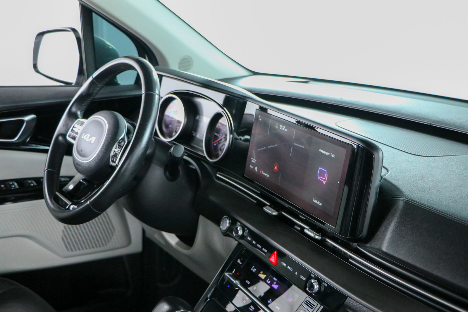 Used 2022 Kia Carnival EX FWD image 26