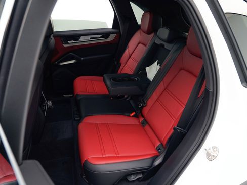New 2026 Porsche Cayenne image 32